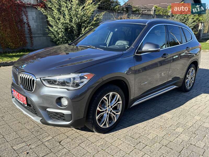 Внедорожник / Кроссовер BMW X1 2015 в 