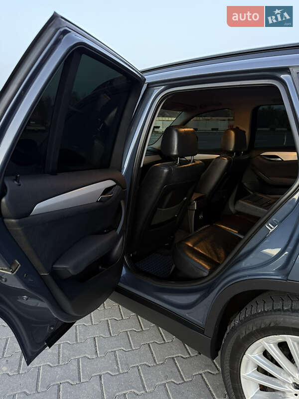 Внедорожник / Кроссовер BMW X1 2011 в Черновцах