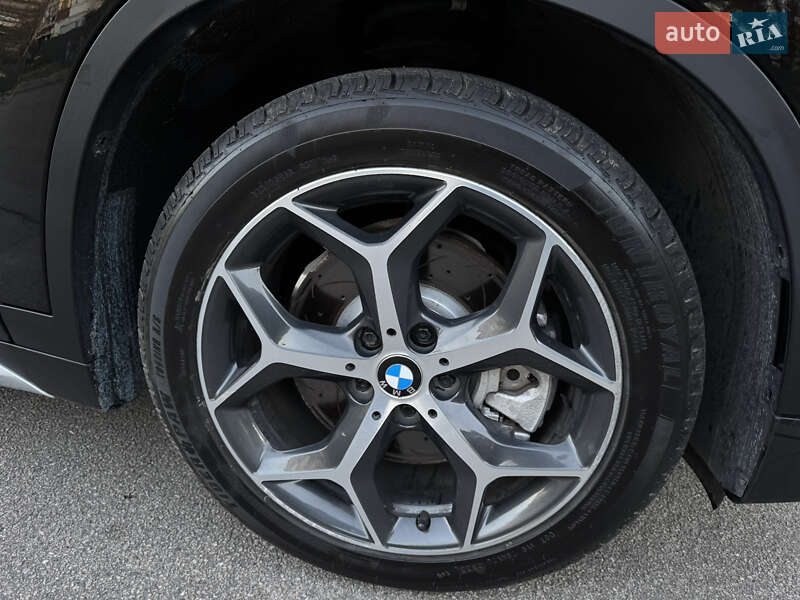 Внедорожник / Кроссовер BMW X1 2016 в Киеве