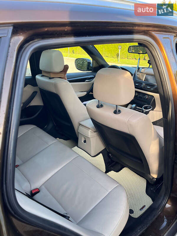 Внедорожник / Кроссовер BMW X1 2010 в Дунаевцах