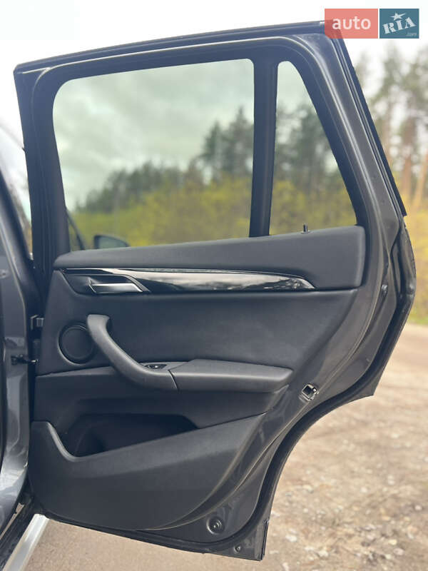 Внедорожник / Кроссовер BMW X1 2016 в Киеве