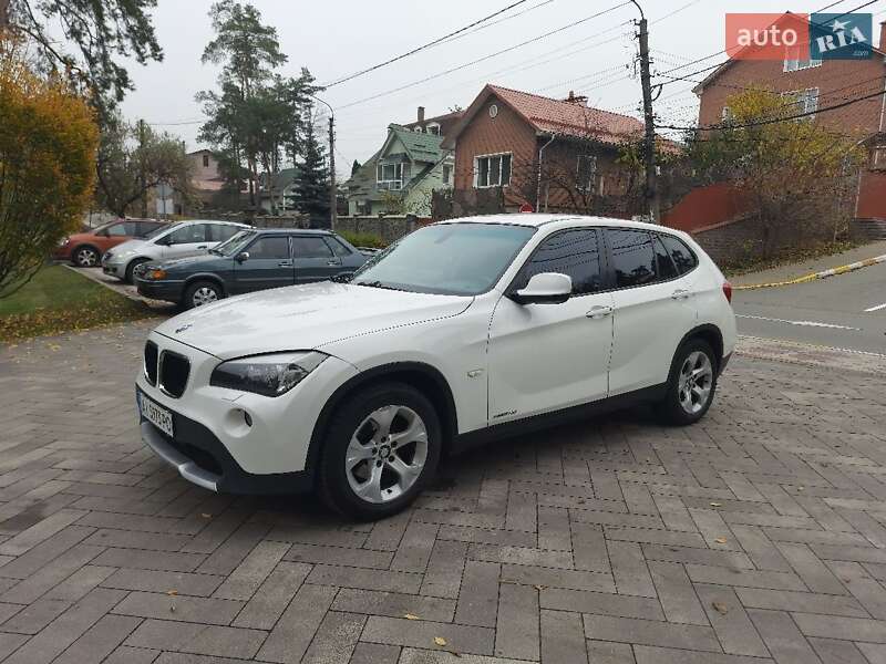 Внедорожник / Кроссовер BMW X1 2010 в Киеве