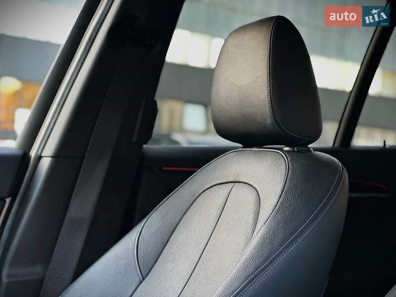 Внедорожник / Кроссовер BMW X1 2016 в Киеве