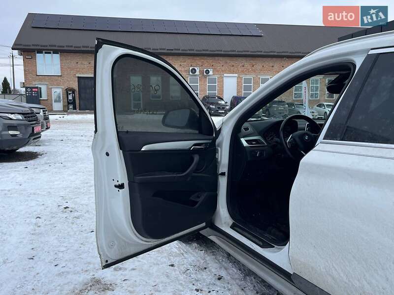 Внедорожник / Кроссовер BMW X1 2016 в Луцке