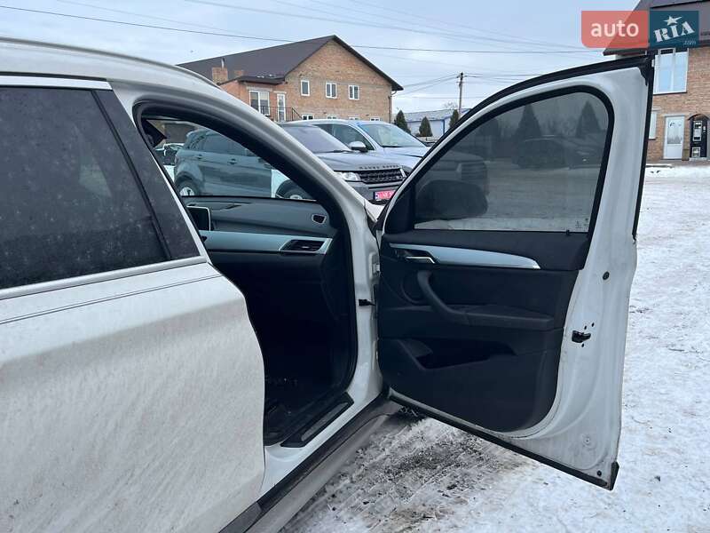 Внедорожник / Кроссовер BMW X1 2016 в Луцке