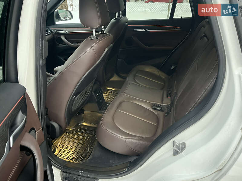 Внедорожник / Кроссовер BMW X1 2016 в Львове