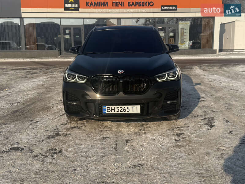 Внедорожник / Кроссовер BMW X1 2017 в Одессе