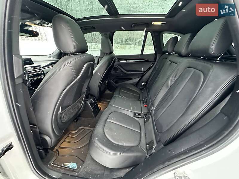 Внедорожник / Кроссовер BMW X1 2016 в Луцке