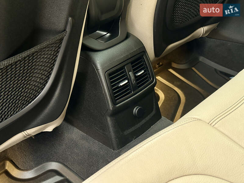 Внедорожник / Кроссовер BMW X1 2015 в Ровно