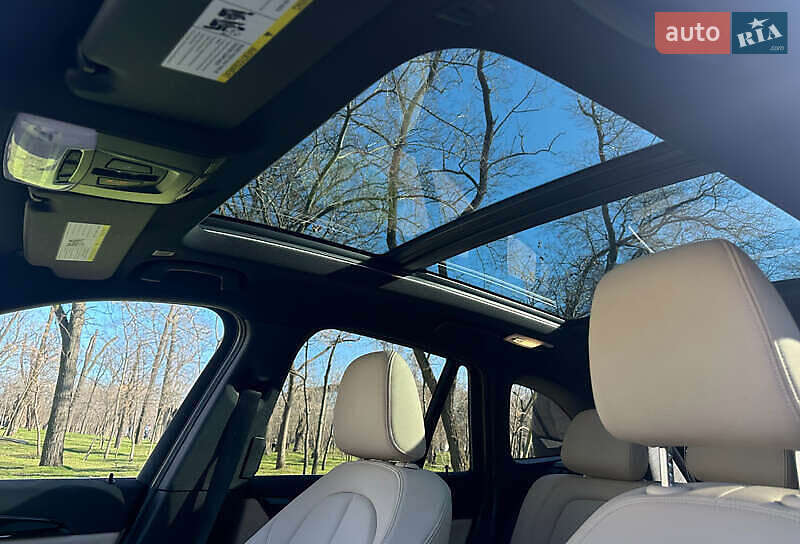 Внедорожник / Кроссовер BMW X1 2016 в Киеве