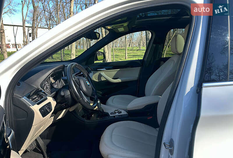 Внедорожник / Кроссовер BMW X1 2016 в Киеве