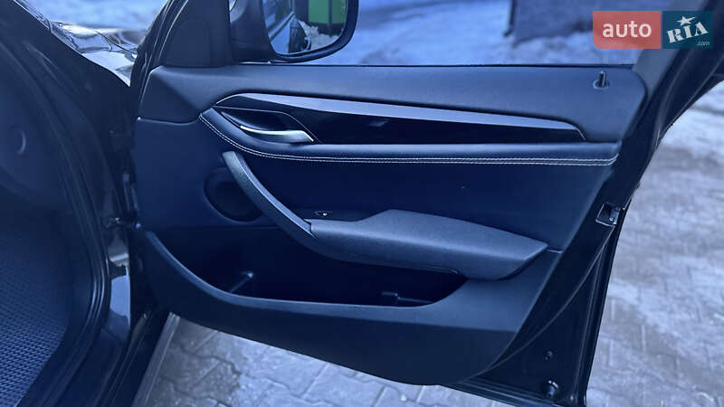 Внедорожник / Кроссовер BMW X1 2011 в Волочиске