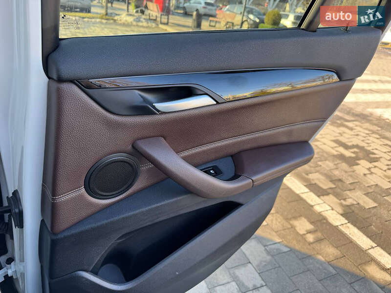 Внедорожник / Кроссовер BMW X1 2016 в Хмельницком