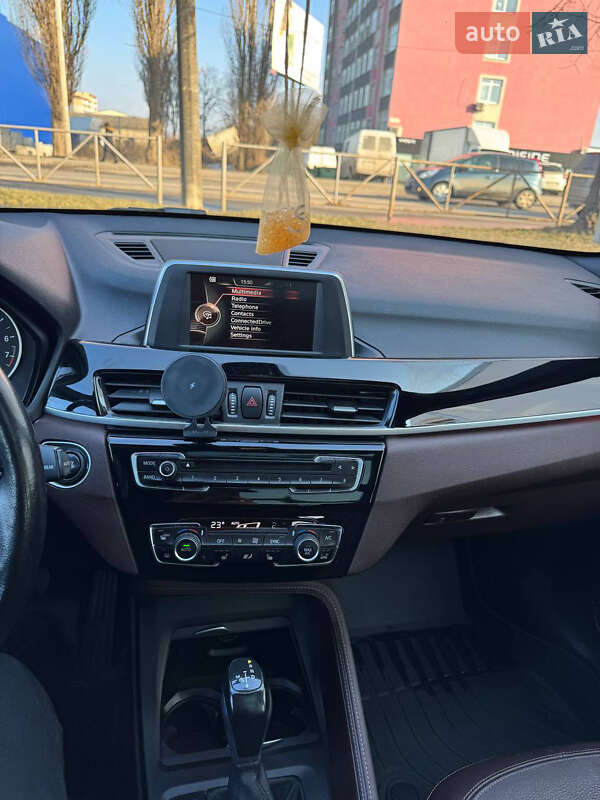 Внедорожник / Кроссовер BMW X1 2016 в Хмельницком