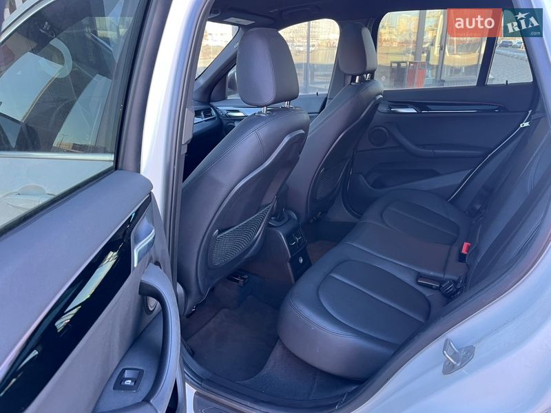 Внедорожник / Кроссовер BMW X1 2016 в Киеве