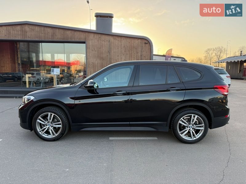 Внедорожник / Кроссовер BMW X1 2022 в Киеве