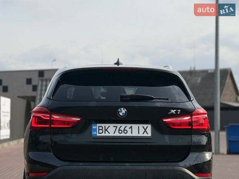 Внедорожник / Кроссовер BMW X1 2016 в Сарнах