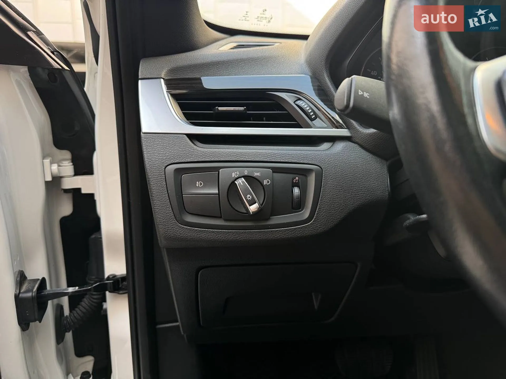 2016 BMW X1 - мініатюра 16