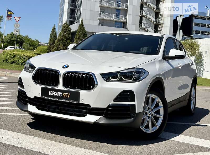 Позашляховик / Кросовер BMW X2 2022 в 