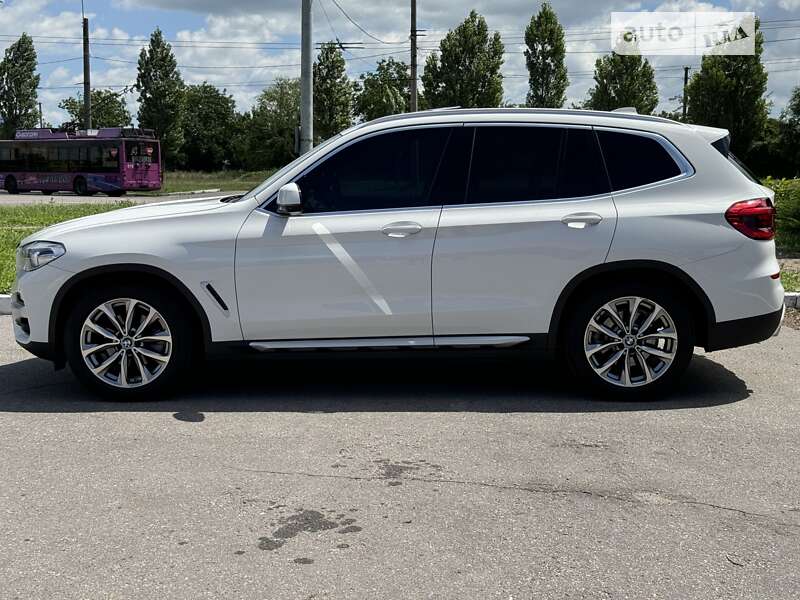 Внедорожник / Кроссовер BMW X3 2018 в 