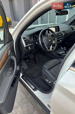 Внедорожник / Кроссовер BMW X3 2019 в 
