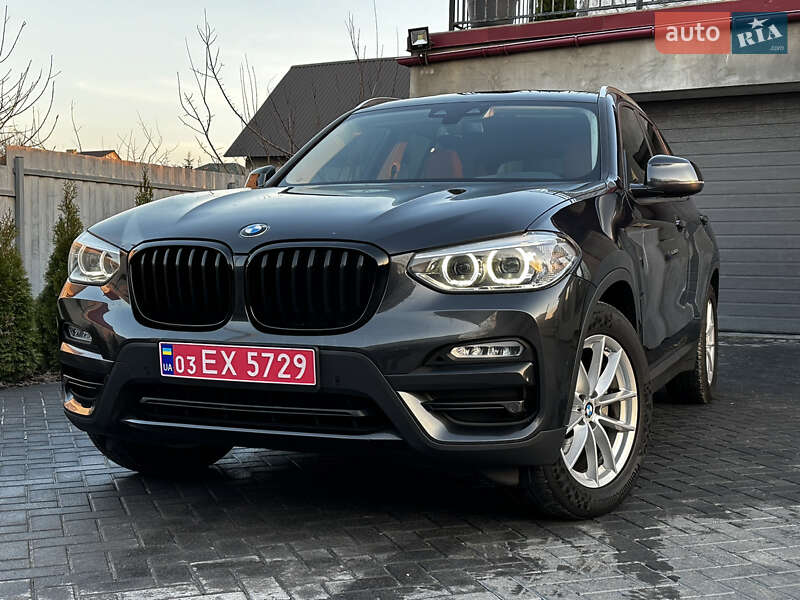 Внедорожник / Кроссовер BMW X3 2018 в 