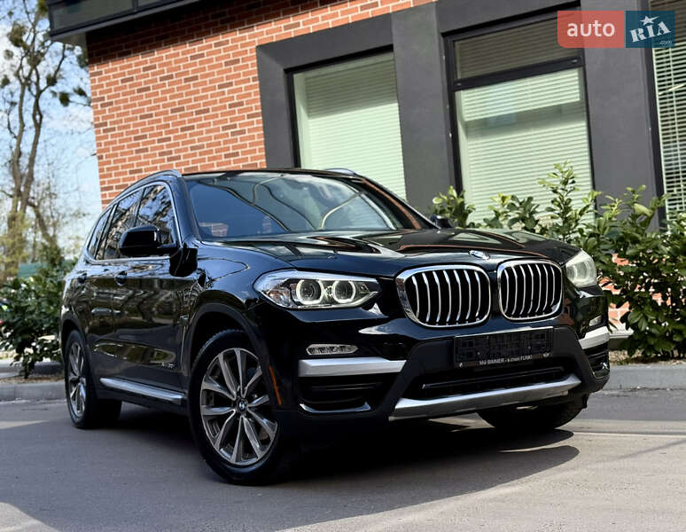 Внедорожник / Кроссовер BMW X3 2018 в 