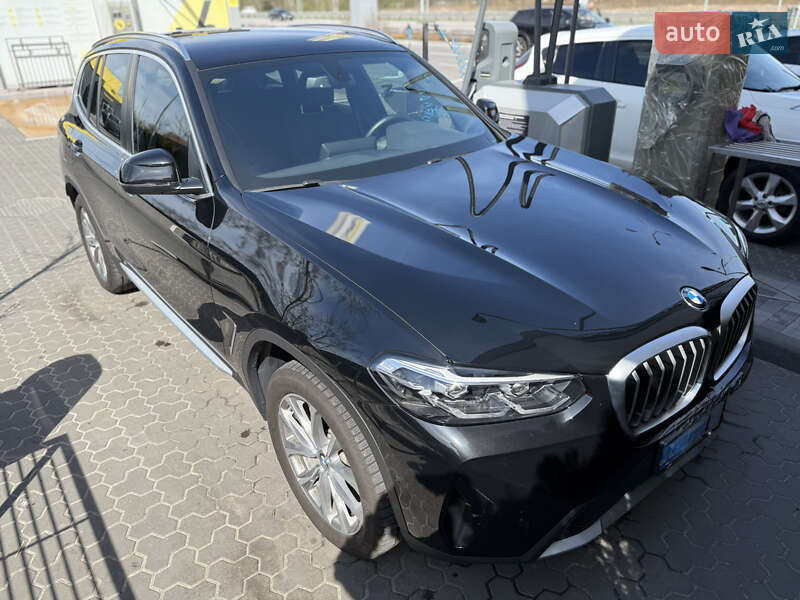 Позашляховик / Кросовер BMW X3 2022 в 