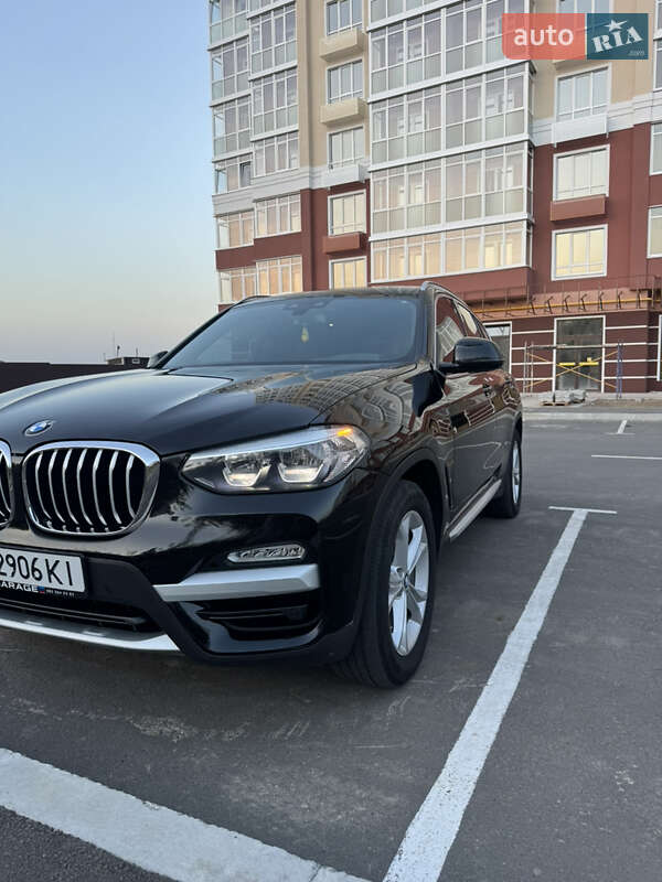 Внедорожник / Кроссовер BMW X3 2019 в 