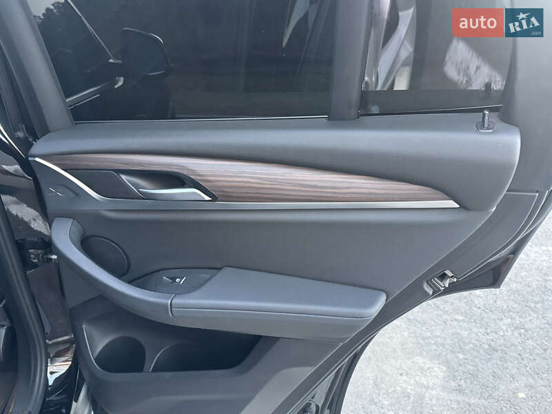 Внедорожник / Кроссовер BMW X3 2019 в Киеве