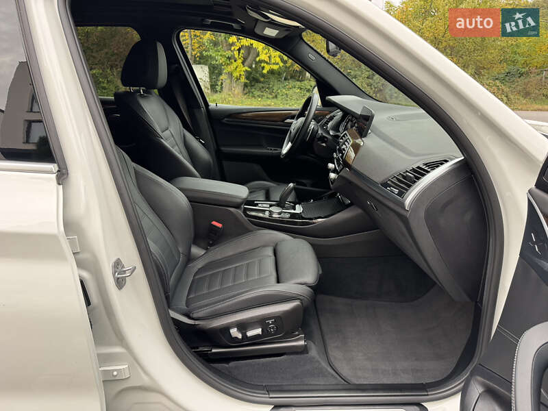 Внедорожник / Кроссовер BMW X3 2018 в Ужгороде