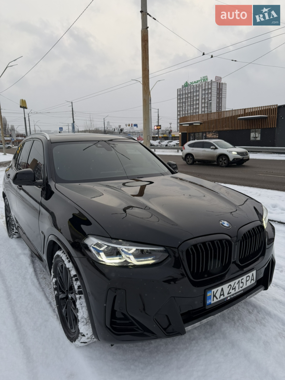 Автомобіль пригнаний з Америки з мінімальними пошкодженнями, безпека ціла, перевдягнута в Х3М ( оранжеві поворотники ) ,
відполірована і покрита в кераміку.
По салону: чорна стеля, повна панорама , М - кермо, М - приборна панель , великий екран з CarPlay , безключевий доступ .
Автомобіль доглянутий , заміна масла і фільтрів раз в 7 000 км - є підтвердження з СТО .