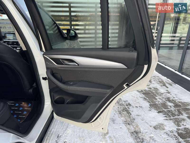 Внедорожник / Кроссовер BMW X3 2021 в Ровно
