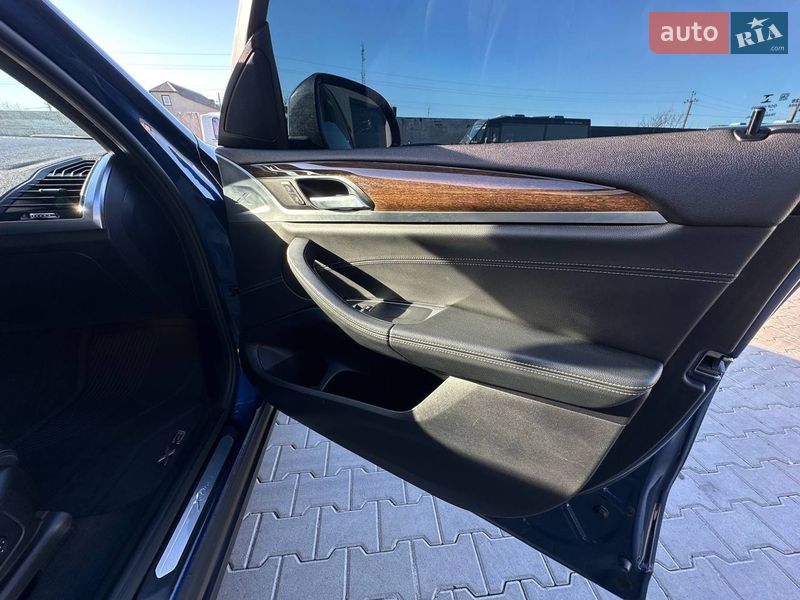 Внедорожник / Кроссовер BMW X3 2019 в Сарнах