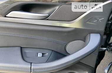 Позашляховик / Кросовер BMW X4 2021 в 