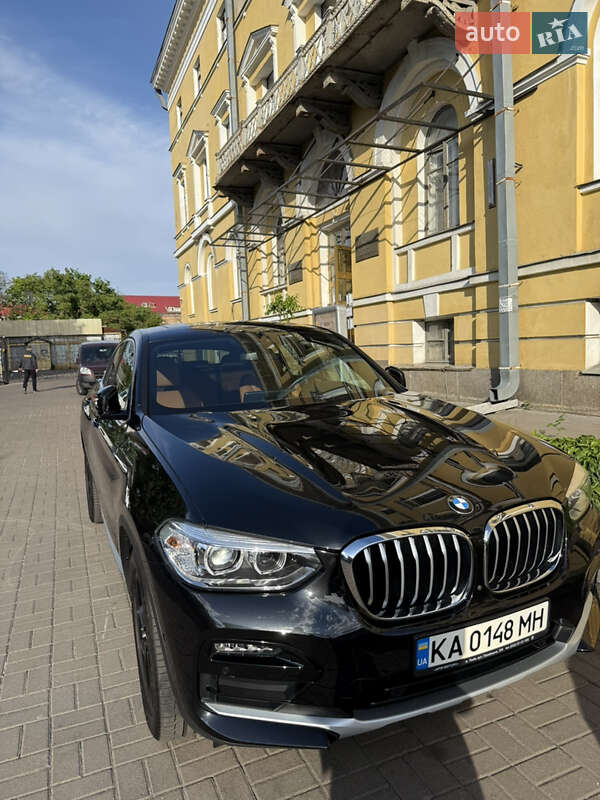 Внедорожник / Кроссовер BMW X4 2021 в 