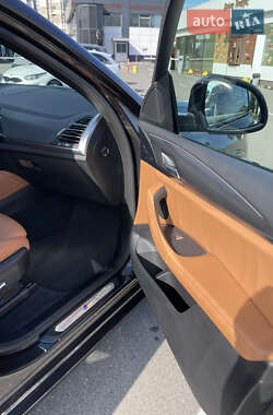 Внедорожник / Кроссовер BMW X4 2021 в 