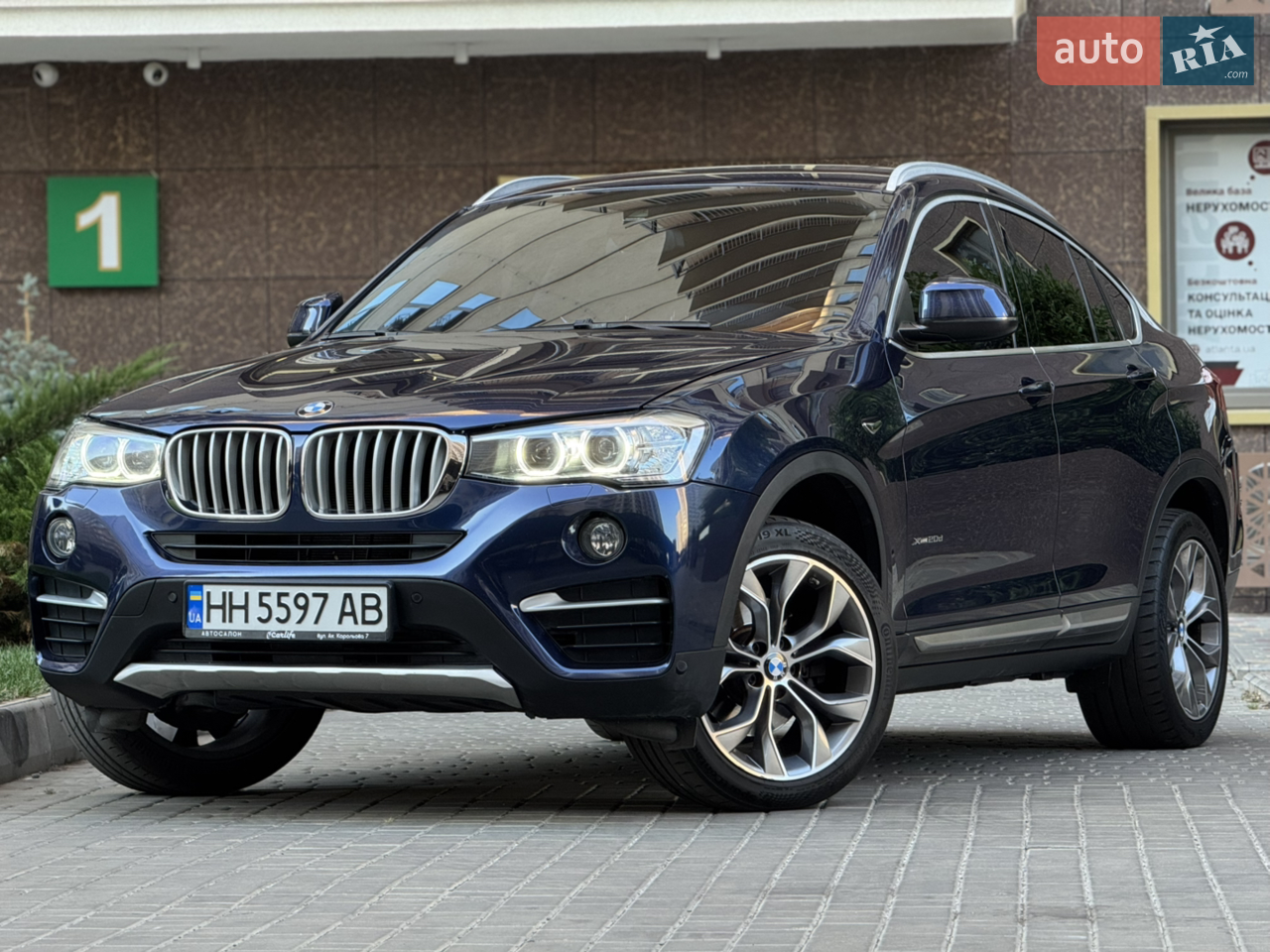 У продажу BMW X4 2015р. з надійним, дизельним двигуном 2.0л!
Повний привід xDrive!
Рестайлінгова модель!
Шикарний, обслугований стан автівки. Готовий до будь-яких перевірок на будь-якому СТО!
Найкращий серед конкурентів.
Сучасний дизайн, комфорт, надійність та економічність - все це BMW X4.
Гарна комплектація:
• безключовий доступ 
• люк 
• чорний шкіряний салон 
• електропривід передніх сидінь
• пам?ять сидіння водія 
• люк 
• камера заднього огляду 
• передні та задні парктроніки  
• датчик світла/дощу 
• Bluetooth 
• шкіряне мультикермо 
• проекційний дисплей 
• AutoHold 
• Sport+ режим 
• підрульові пелюстки 
• підігрів передніх та задніх сидінь 
• електропривід багажника 

Автомобілем залишитесь задоволені, за більш детальнішою інформацією звертайтесь по телефону!
