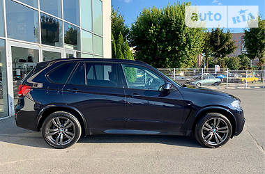 Позашляховик / Кросовер BMW X5 2015 в  фото 6 Позашляховик / Кросовер BMW X5 2015 в