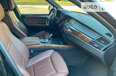 Позашляховик / Кросовер BMW X5 2010 в 