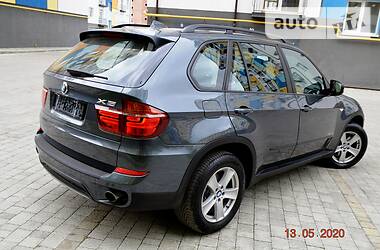 Позашляховик / Кросовер BMW X5 2011 в 