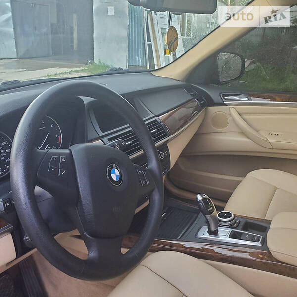 Позашляховик / Кросовер BMW X5 2011 в Івано-Франківську