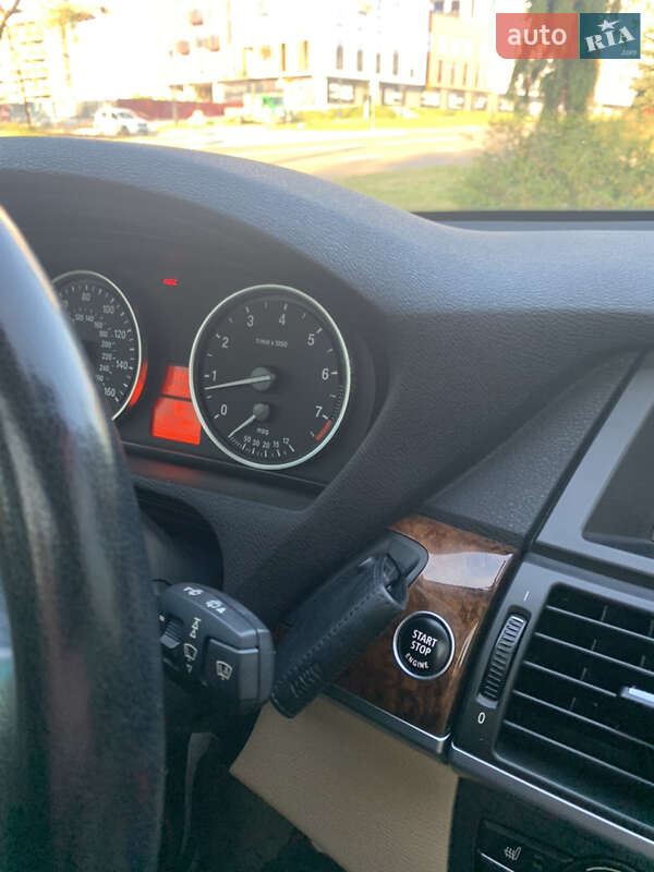 Позашляховик / Кросовер BMW X5 2012 в Львові