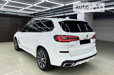 Позашляховик / Кросовер BMW X5 2022 в 