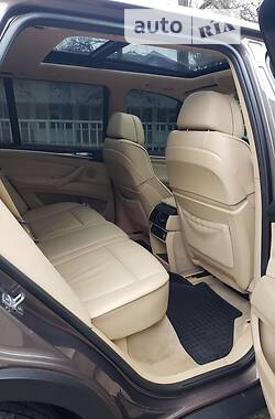 Внедорожник / Кроссовер BMW X5 2010 в Гусятине