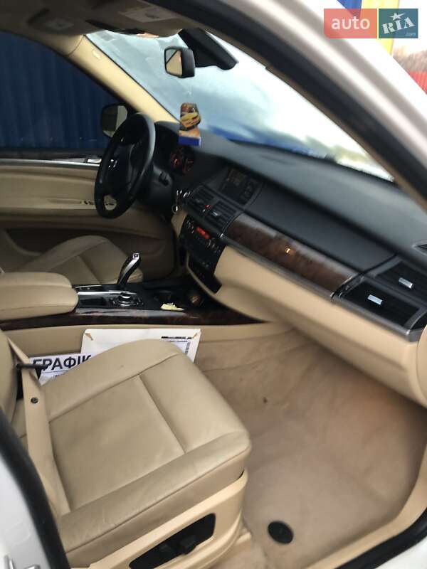 Внедорожник / Кроссовер BMW X5 2011 в Городище