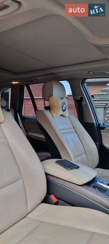 Внедорожник / Кроссовер BMW X5 2010 в Черновцах