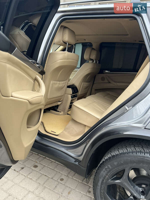 Внедорожник / Кроссовер BMW X5 2011 в Долине