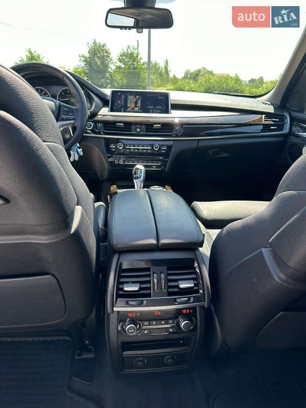 Внедорожник / Кроссовер BMW X5 2014 в Черновцах