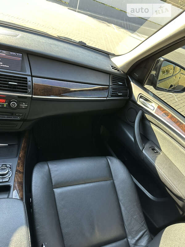 Внедорожник / Кроссовер BMW X5 2010 в Запорожье
